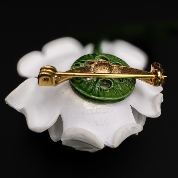 Vintage White Celluloid Rose or Gardenia Flower Brooch - Ges. Gesch Germany - Picture 6 of 8
